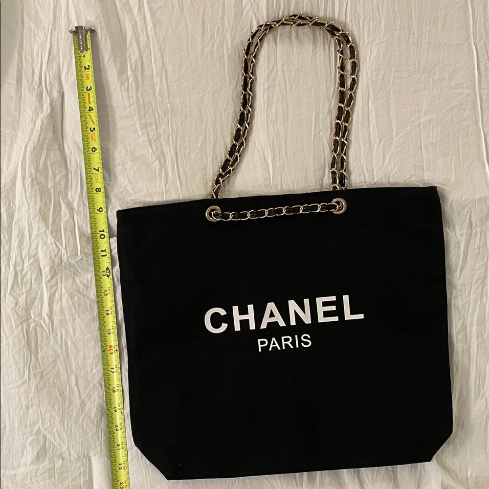Paris Black and Gold Chain Tote NWOT Nice gift!!! 🎁 Free shipping - Picture 4 of 7